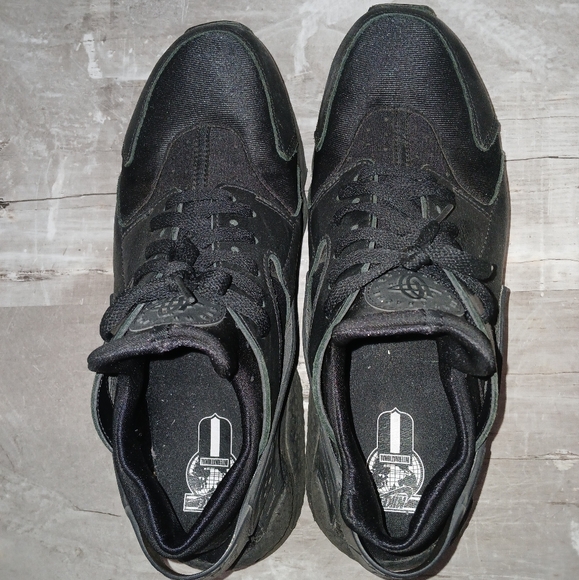COPY - Mens Nike huarache sneakers size 12 black used - Picture 2 of 4